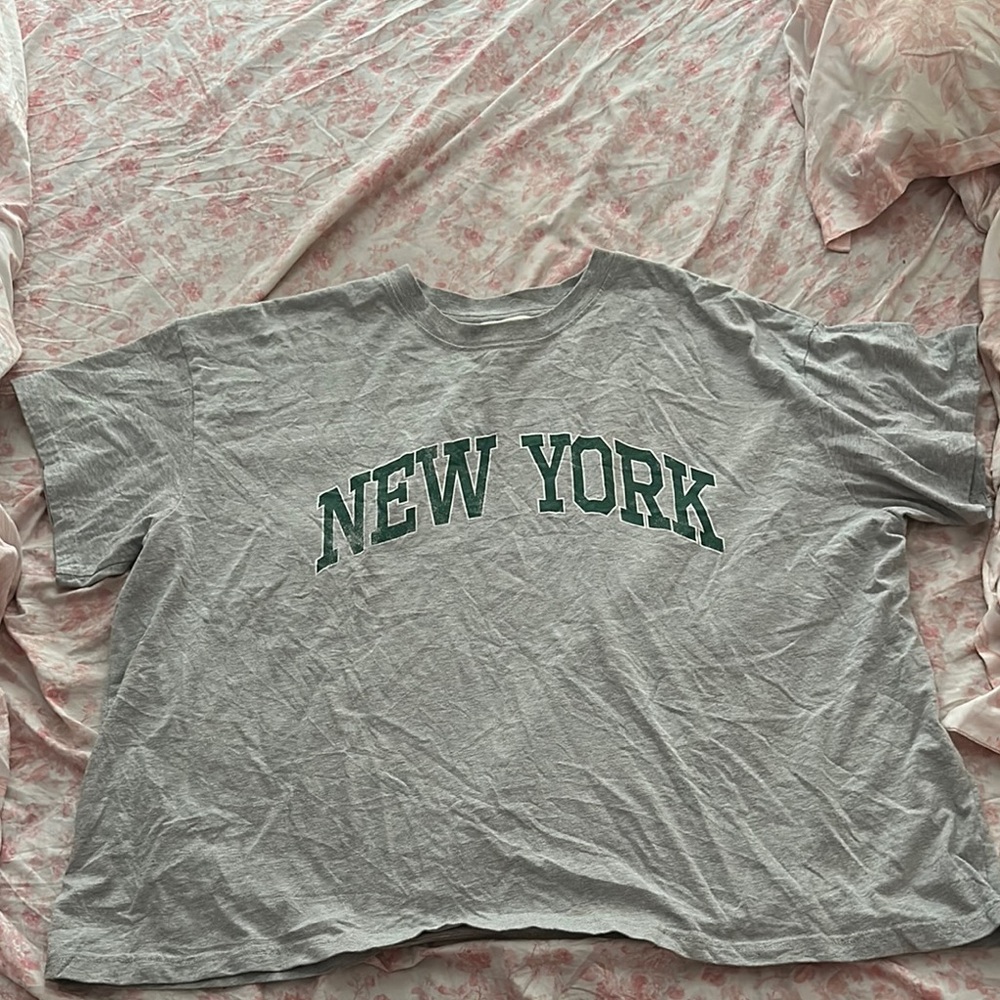 H&M Gray Tee with Green Print